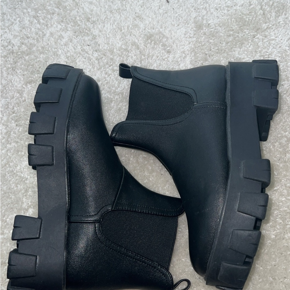 Black Chunky Chelsea Boots
